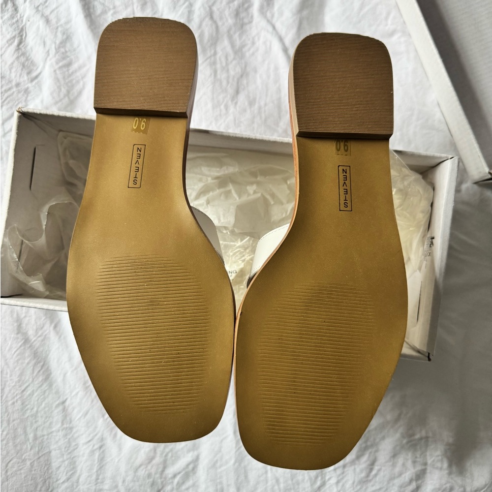 Steve Madden Cream Sandals with H-Cut Design - Picture 2 of 2